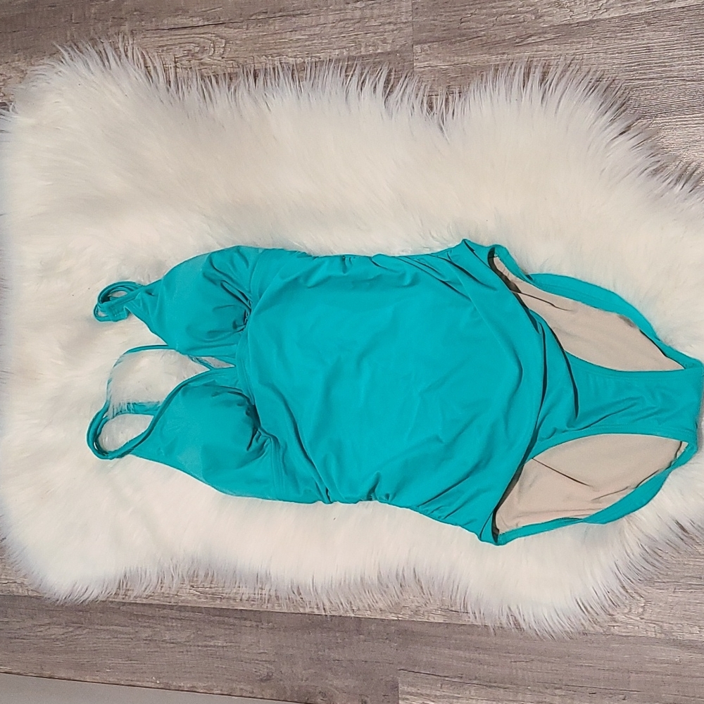 one piece bathing 🩱 suitIt is like new once used it